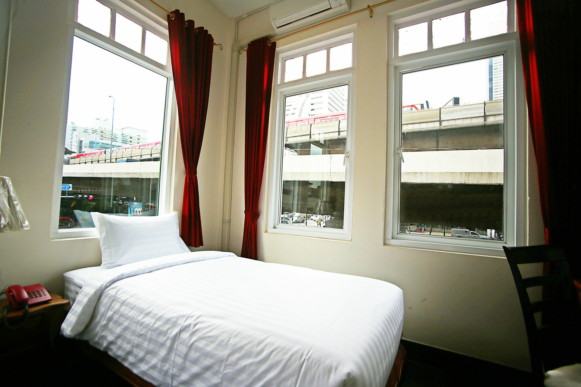 The Myth - Sud Sathorn Bed & Breakfast Bangkok Ngoại thất bức ảnh